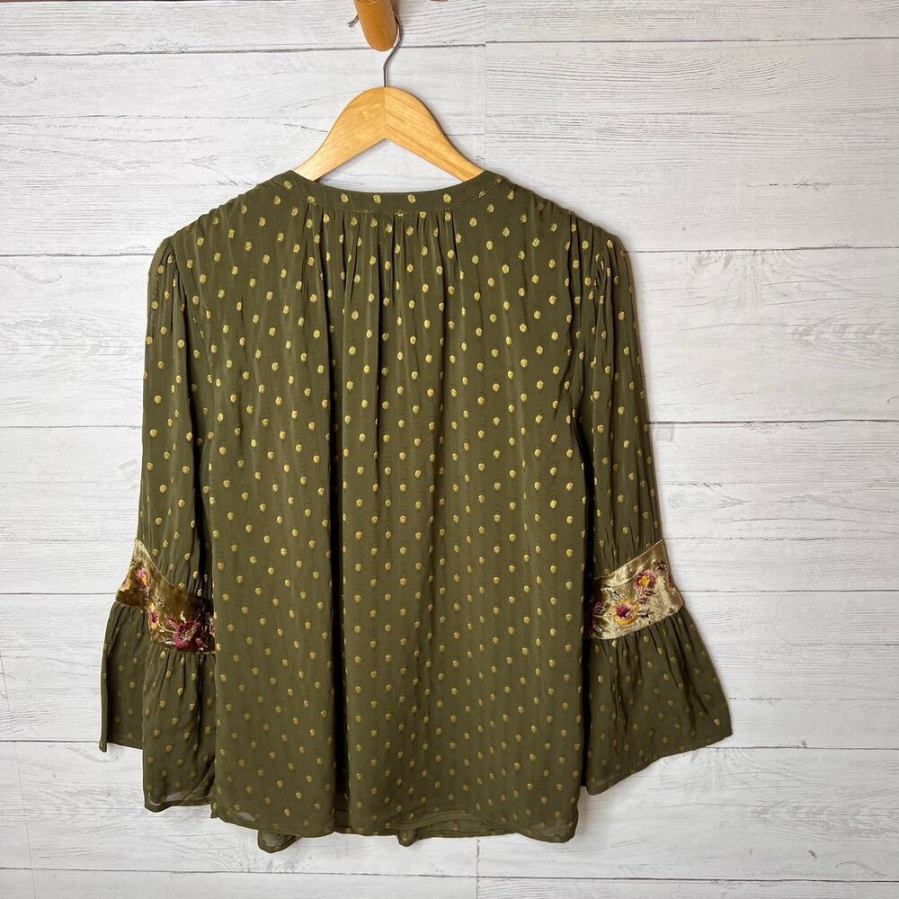 Chicos Blouse Womens Size 1/Medium Dark Olive Green Velvet Embroidered Flowers - Picture 14 of 16